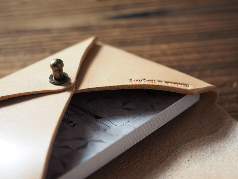ES Corner Leather Minimal Business Card Holder Credit Card Holder Slim Wallet Natural Nude Close up everyday carry