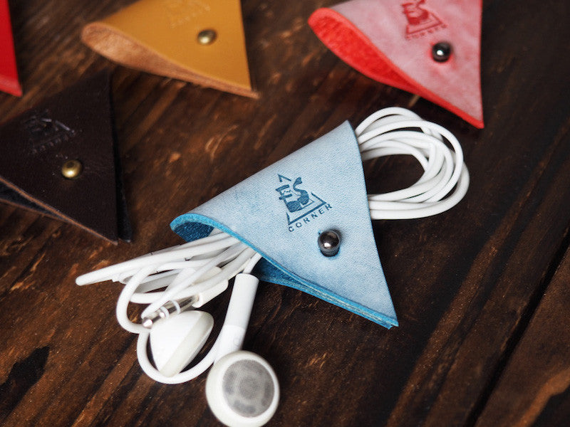 ES Corner Leather Cord Holder Coated wax Close up Blue Red