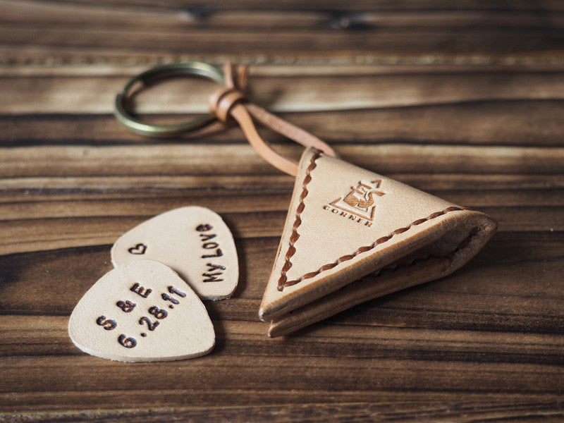ES Corner Handmade Leather Guitar Pick Case Pick Holder Personalized with Leather Pick Natural Nude