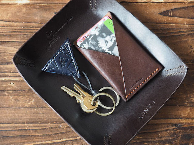 ES Corner Handmade Leather Guitar Pick Case Pick Holder Navy Blue Pettern with Card Holder on Valet tray