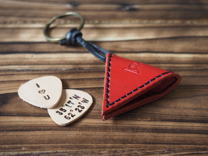 ES Corner Handmade Leather Guitar Pick Case Pick Holder Personalized with Leather Pick Red Main Shot