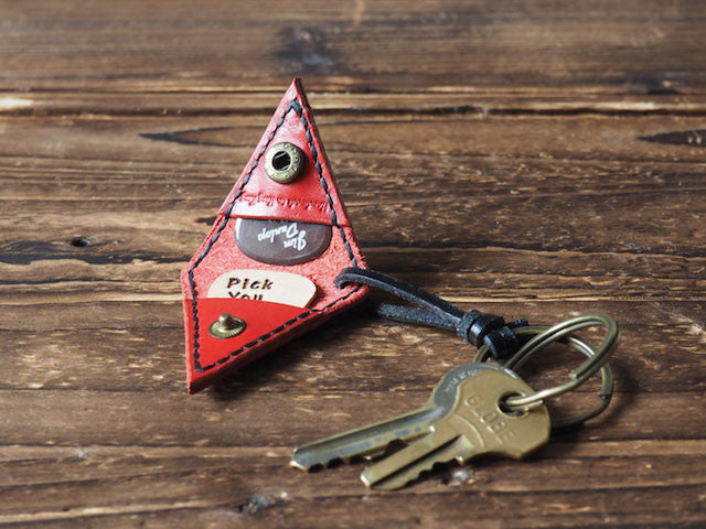 ES Corner Handmade Leather Guitar Pick Case Keychain with Personalized Leather Pick Red Function Shot