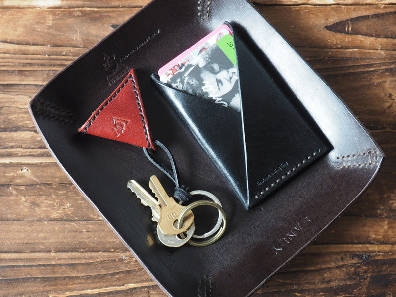 ES Corner Handmade Leather Guitar Pick Case Burgundy with Slim Card holder Black on Valet Tray Brown