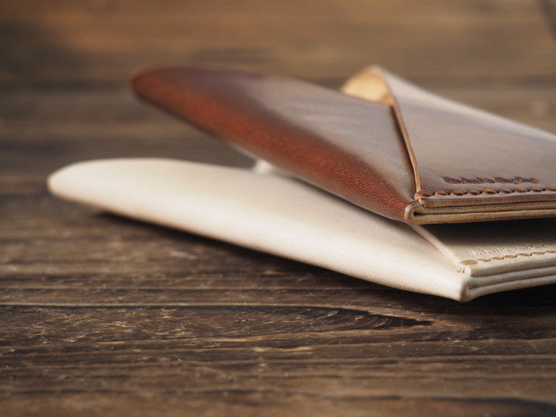ES Corner Handmade Leather iPhone Case Whiskey Brown Natural Nude Close Up