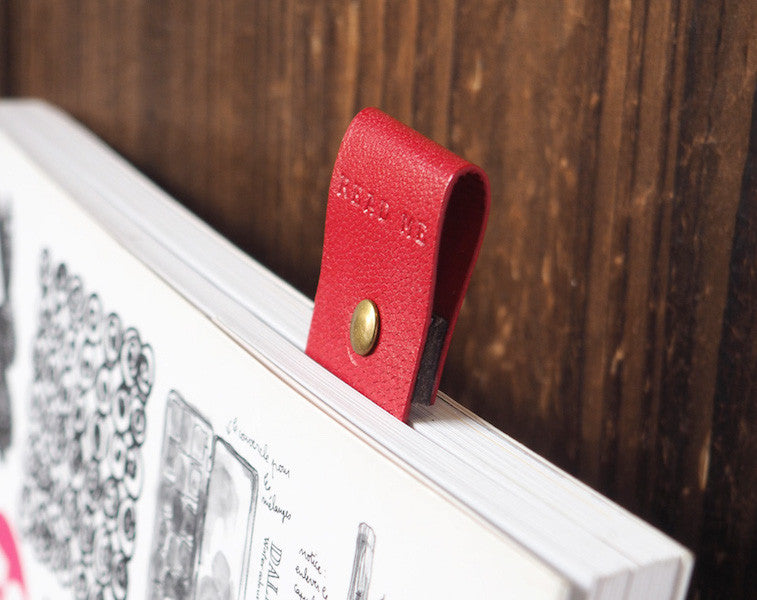 ES Corner Handmade Japan Goat Skin Leather Bookmarks Engrave READ ME Close up