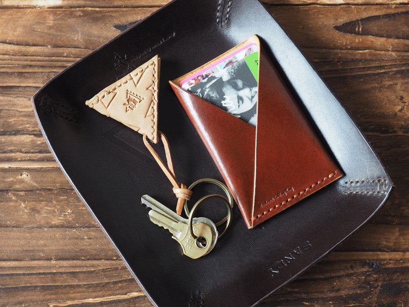 ES Corner Handmade Leather Guitar Pick Case Natural Nude Credit Card Holder Whiskey Brown on Valet Tray